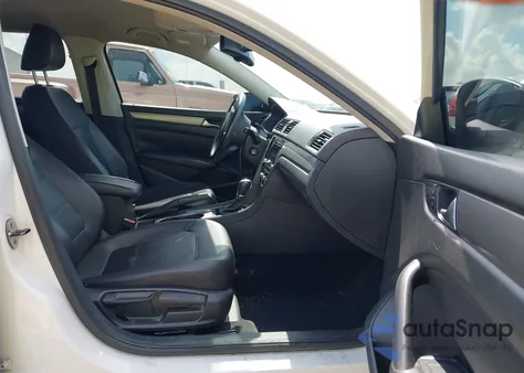 2014 Volkswagen Passat 1.8T Se z USA, uszkodzony, nr VIN 1VWBS7A30EC088586